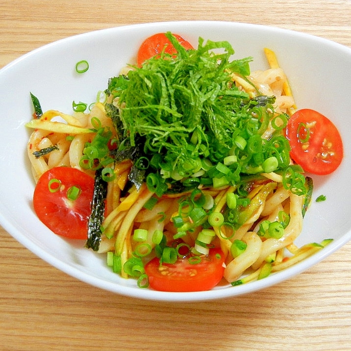 夏野菜のコチジャンまぜうどん